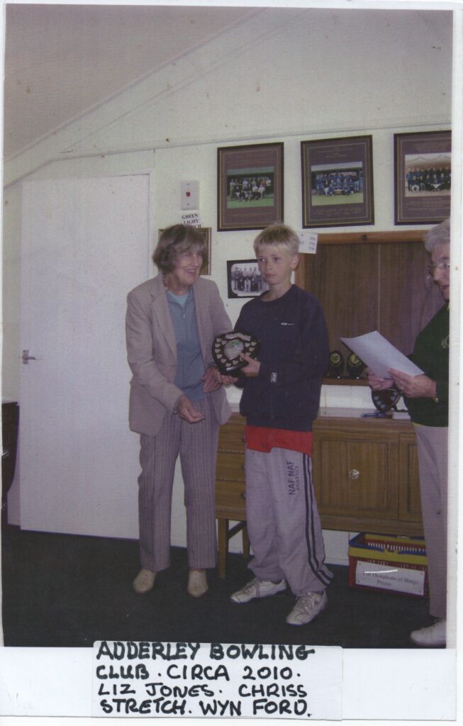 Bowls Club presentation to Chriss Stretch